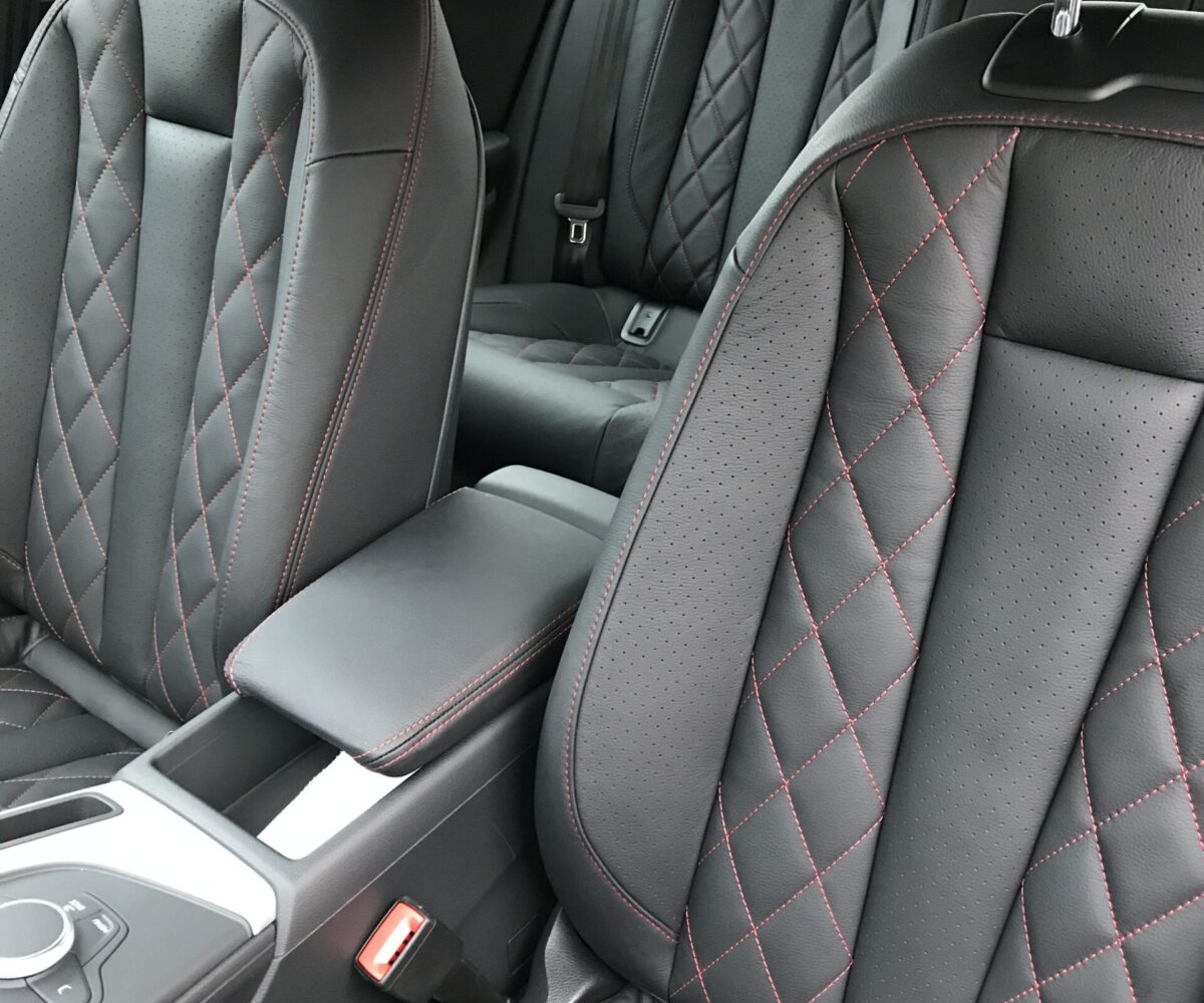 Audi A4 2019 sort læder med røde diamant syninger samt perforering 5-min