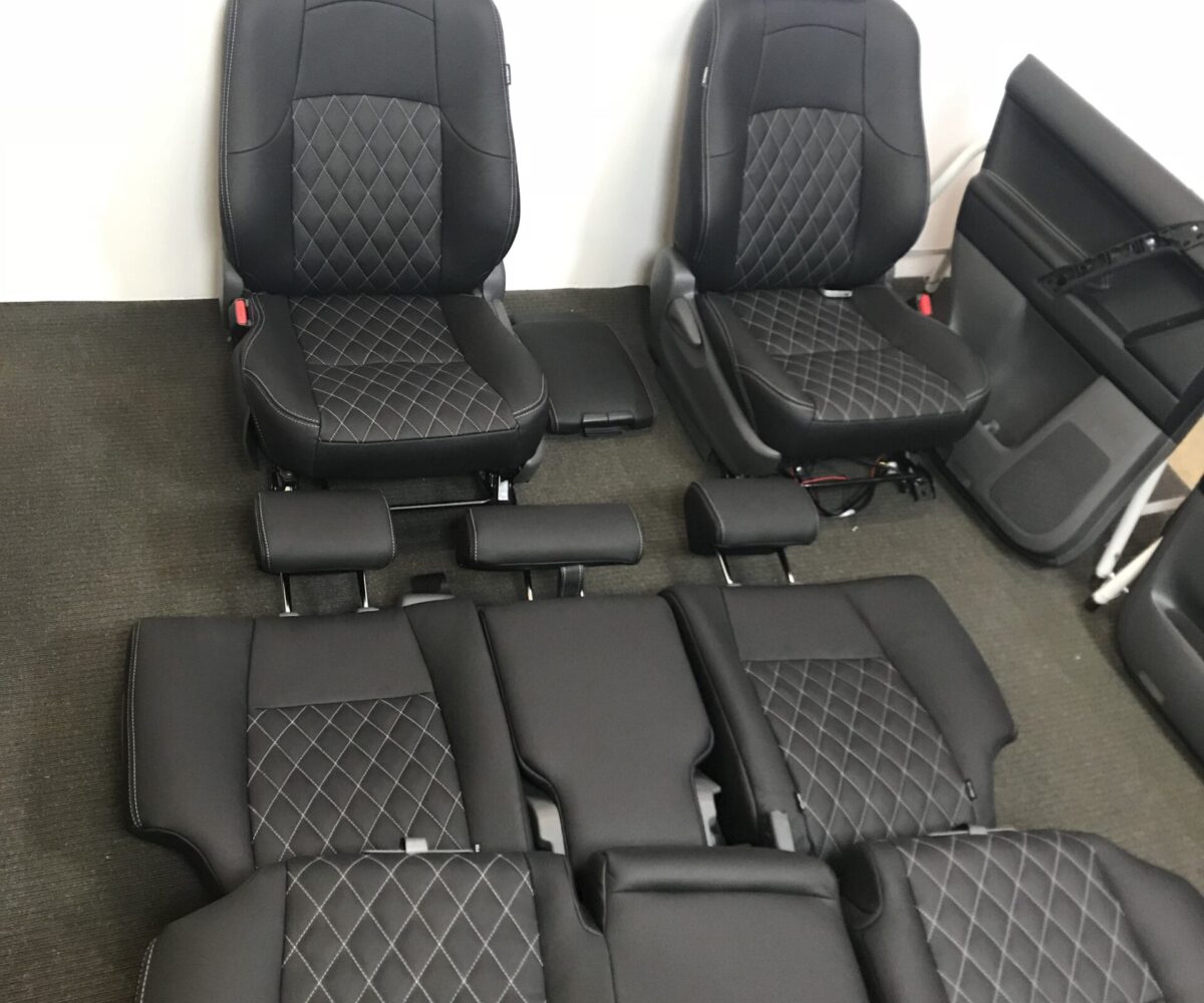 Toyota_landcruiser_prado2012-1